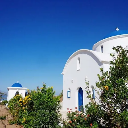 Lighthouse Garden Beach * פאפוס