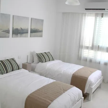 Lighthouse Garden Beach Apartament Pafos